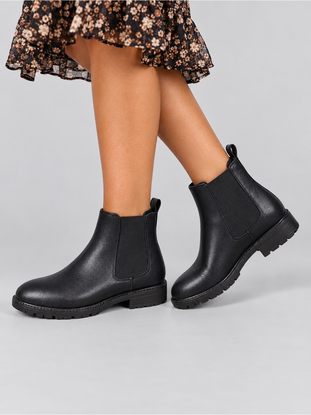 Ladies Steve Madden Black Chelsea Lug Ankle Boots